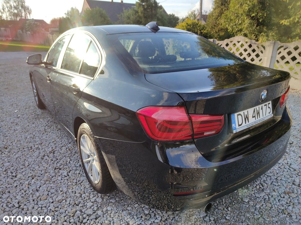 BMW Seria 3 318i - 5
