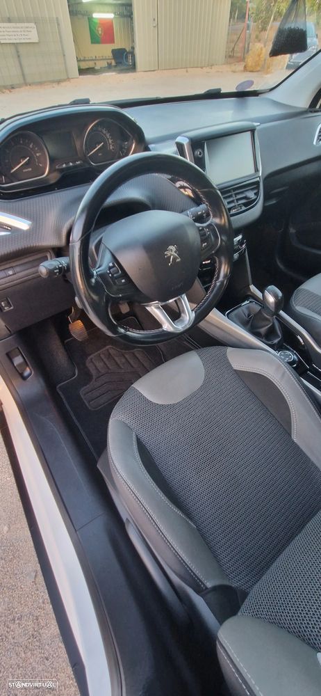 Peugeot 2008 1.2 PureTech Allure - 15