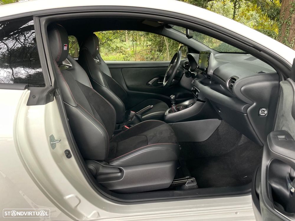 Toyota GR Yaris c/ High-Performance-Pack - 17