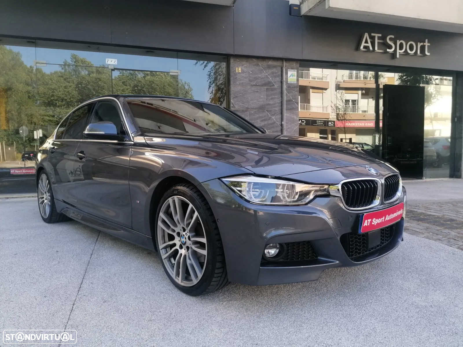 BMW 330 e iPerformance Pack M - 37