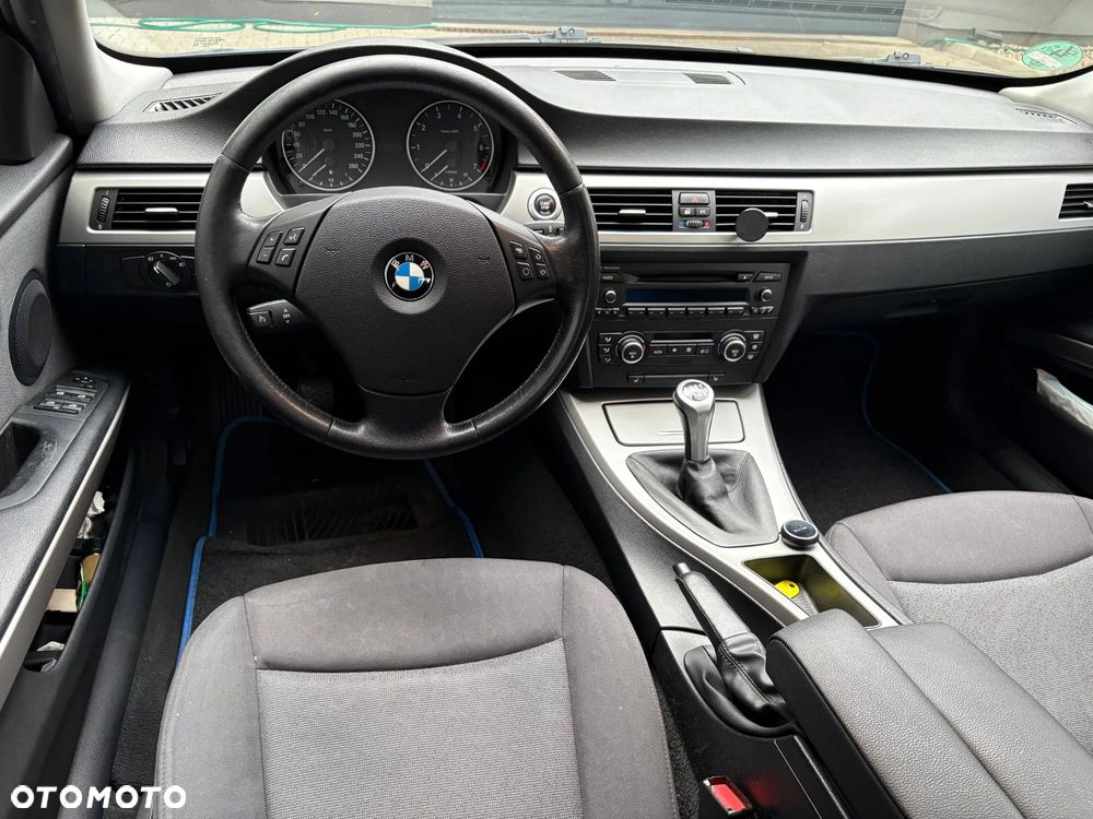 BMW Seria 3 320i - 9