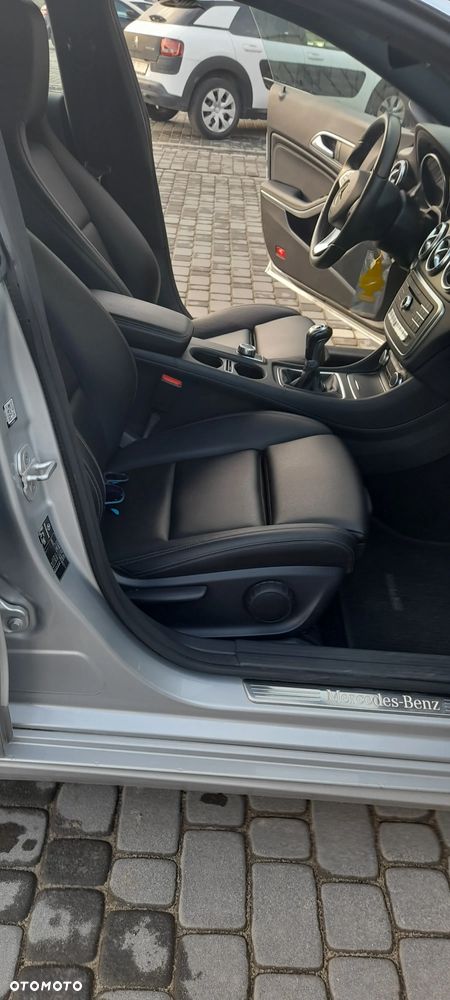 Mercedes-Benz CLA Shooting Brake 180 d - 10