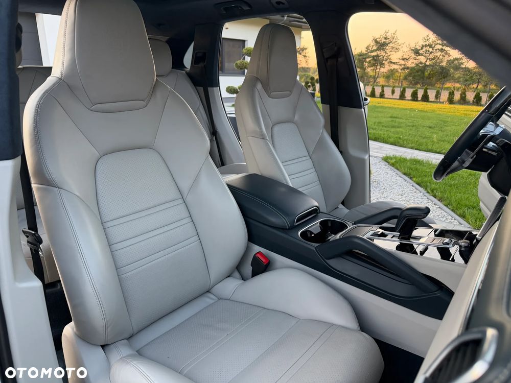 Porsche Cayenne Platinum Edition - 27
