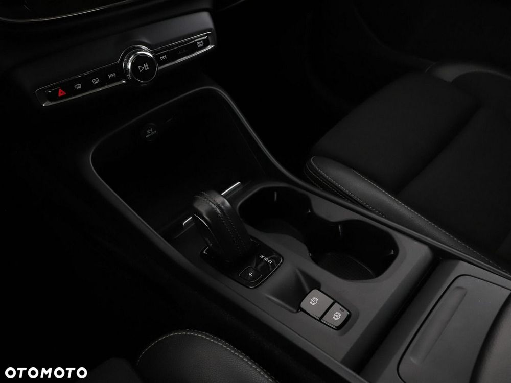 Volvo XC 40 T4 Momentum - 32