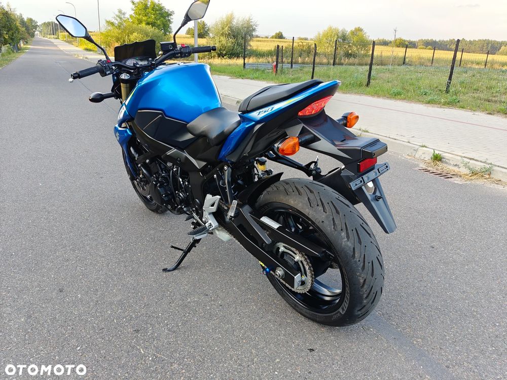 Suzuki GSR - 7
