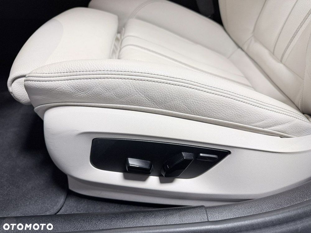 BMW Seria 5 520e M Sport sport - 34