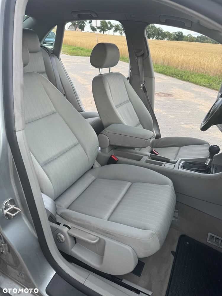 Audi A4 Limousine - 8