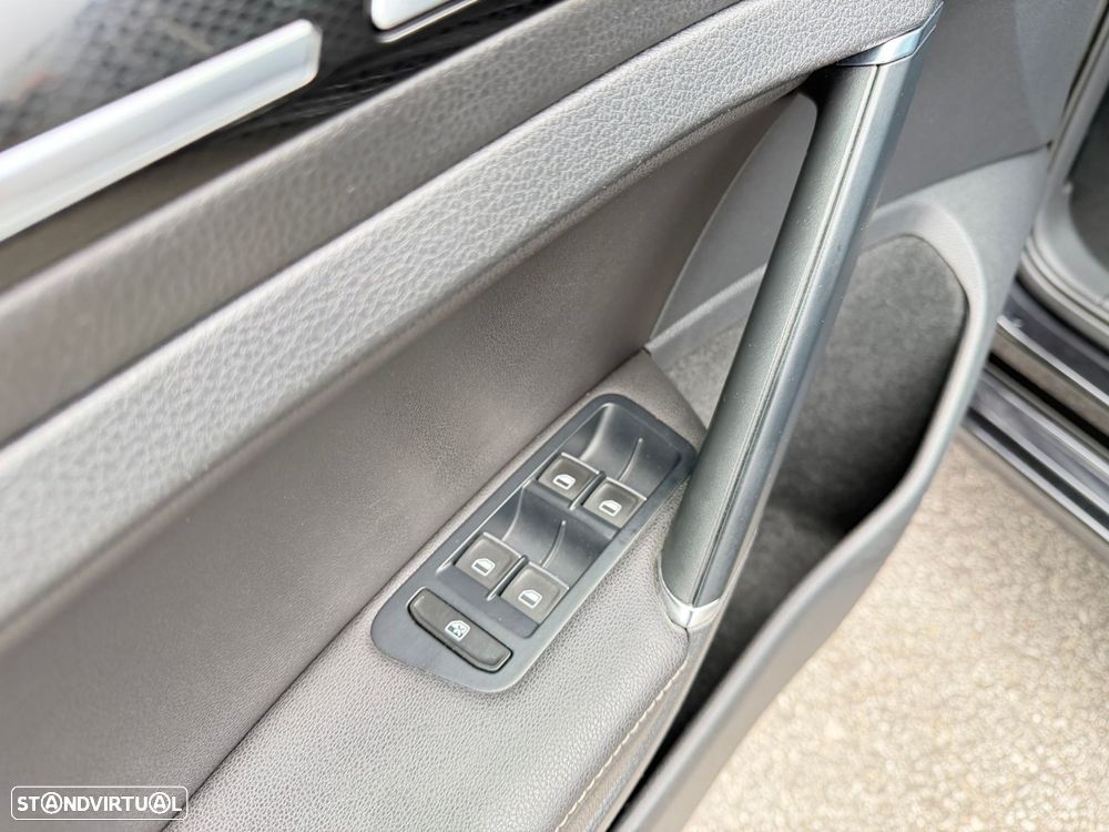 VW Golf 2.0 TDI Highline DSG - 21