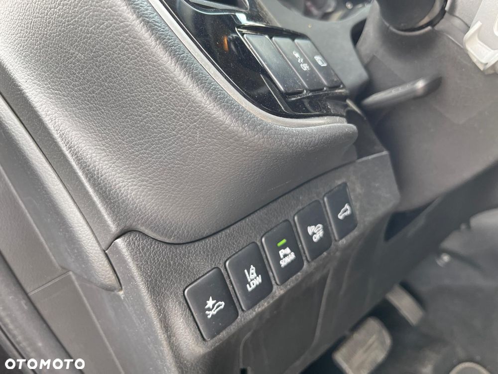 Mitsubishi Outlander Instyle NAVI + - 19