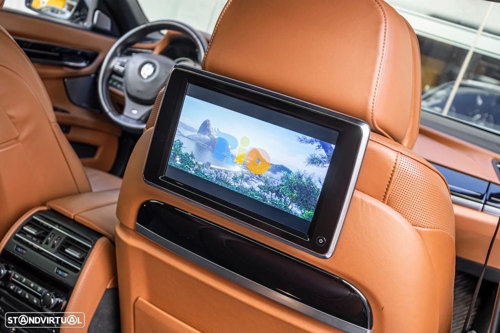 BMW 750 Li xDrive Pack M — fotografia 40
