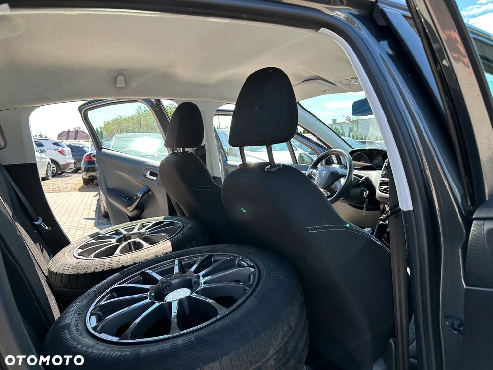 Peugeot 208 - 22