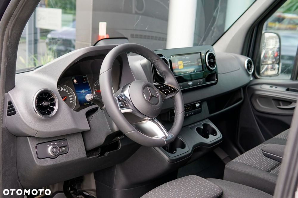 Mercedes-Benz Sprinter - 11