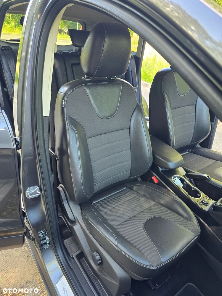 Ford Kuga 2.0 TDCi 2x4 Titanium - 22
