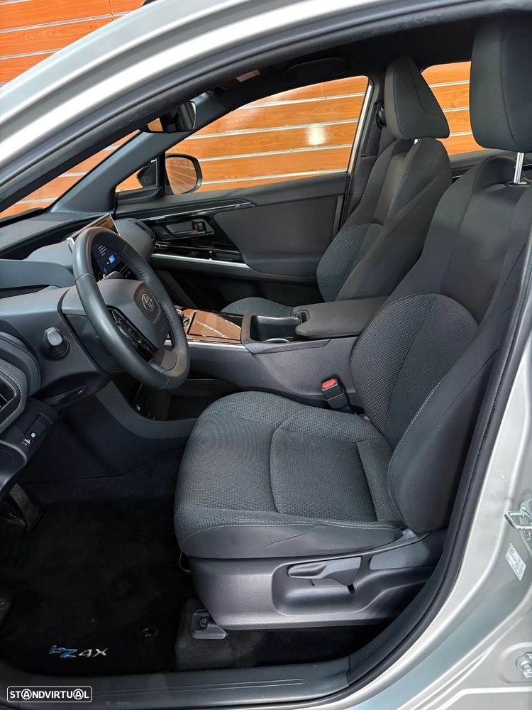 Toyota bZ4X Lounge - 12