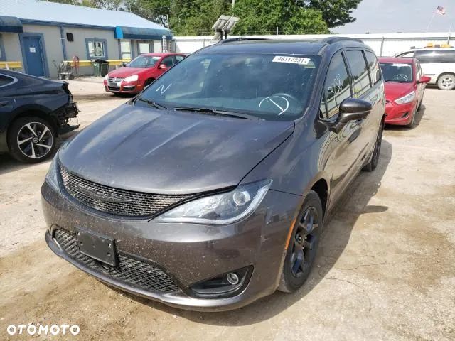 Chrysler Pacifica - 16