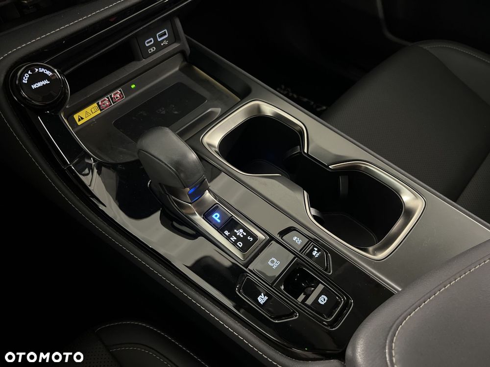 Lexus NX 350h Business AWD - 28