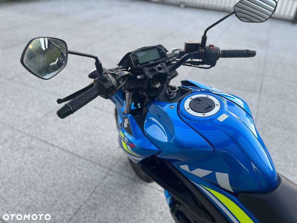 Suzuki GSX - 6