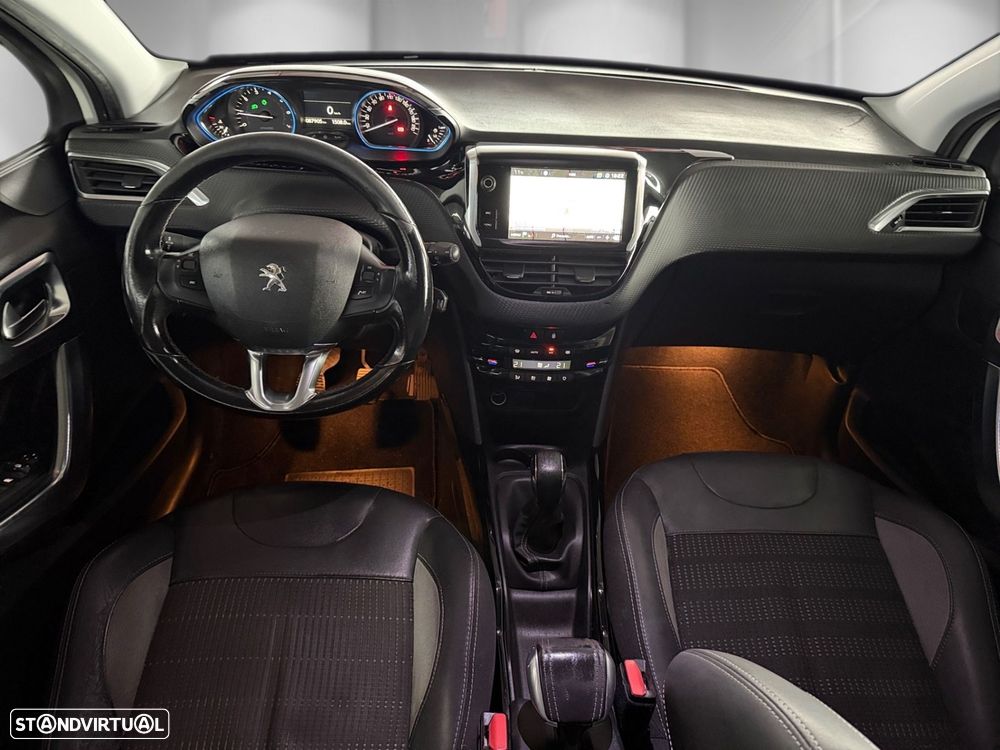 Peugeot 2008 1.2 PureTech Allure - 8