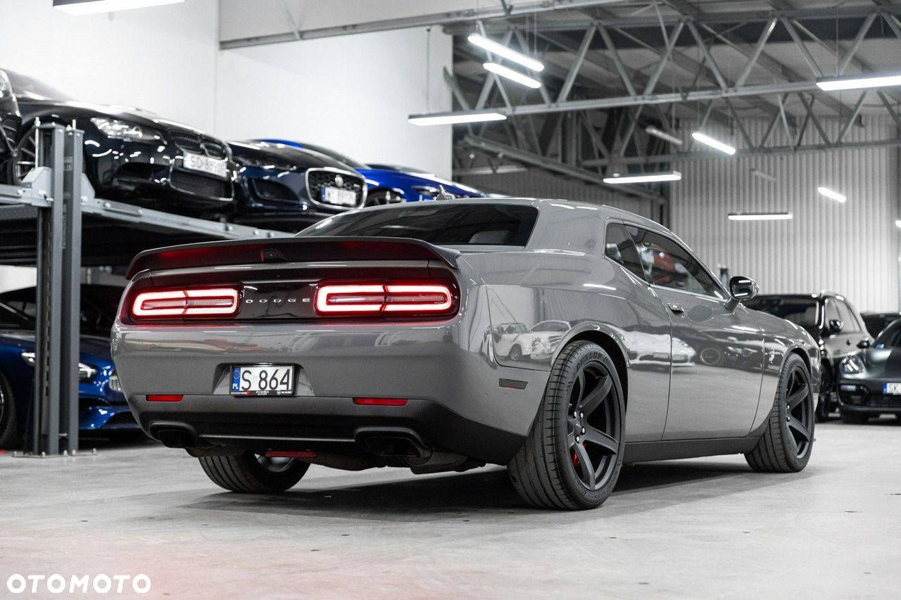 Dodge Challenger - 14