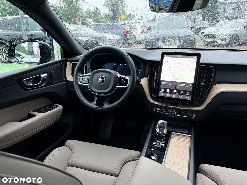 Volvo XC 60 B5 B AWD Plus Dark - 19