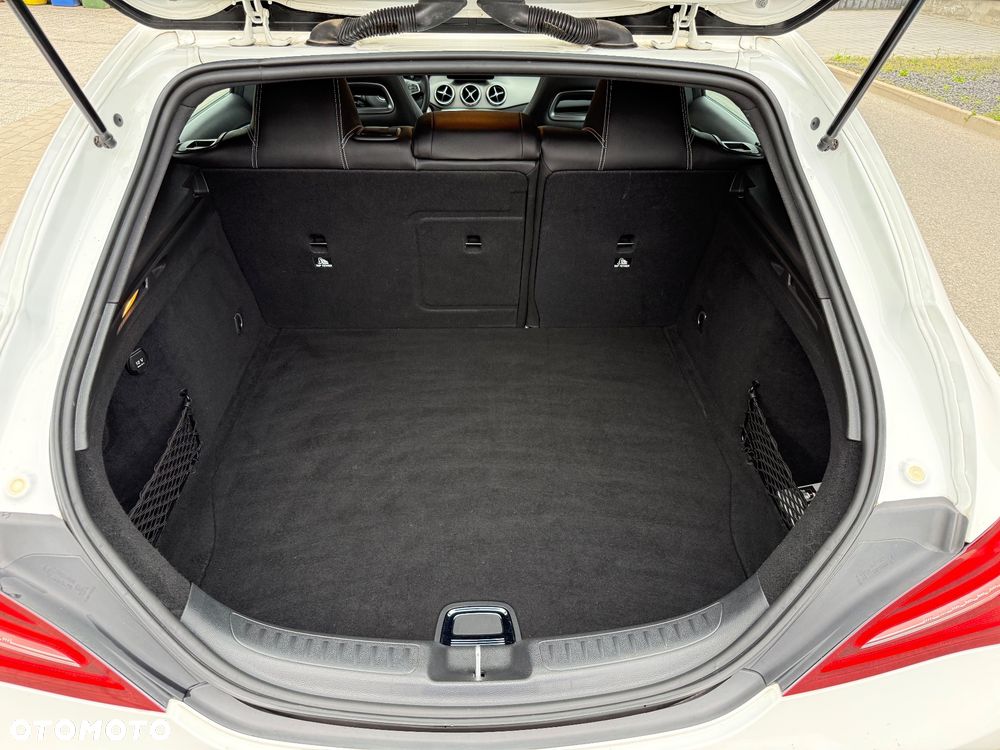 Mercedes-Benz CLA 180 7G-DCT Peak Edition - 34
