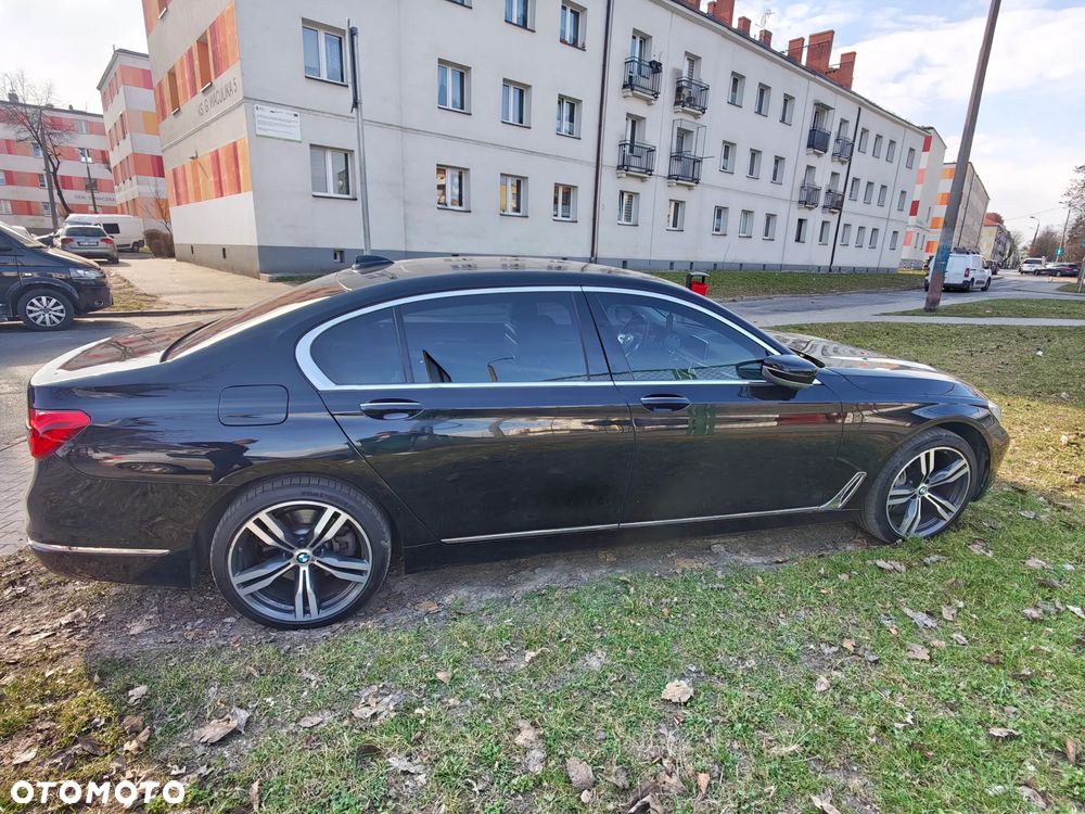 BMW Seria 7 750Li xDrive - 9
