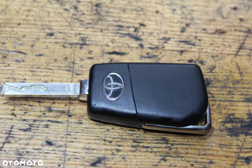 kluczyk obudowa kluczyka pilot toyota auris II oryginał - 1