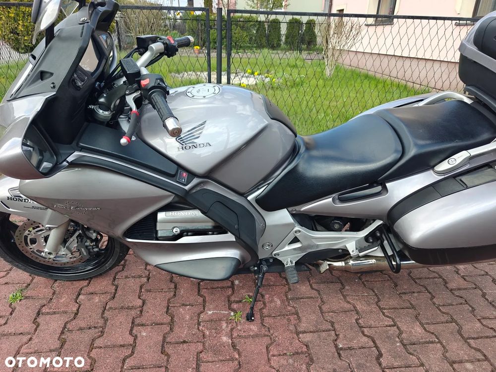 Honda ST - 16