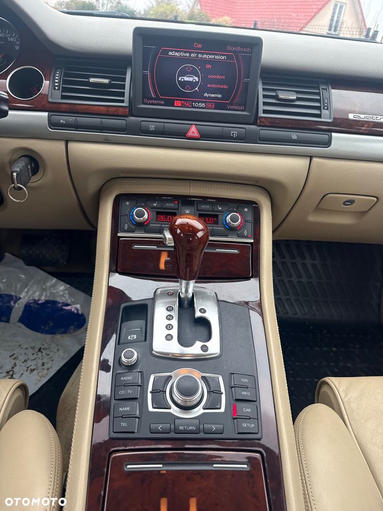 Audi A8 4.2 Quattro - 12