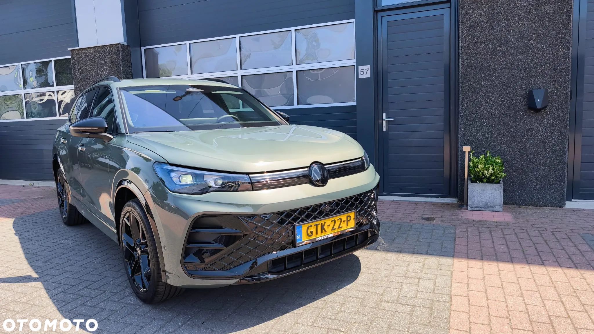 Volkswagen Tiguan 1.5 eTSI OPF DSG R-Line - 1