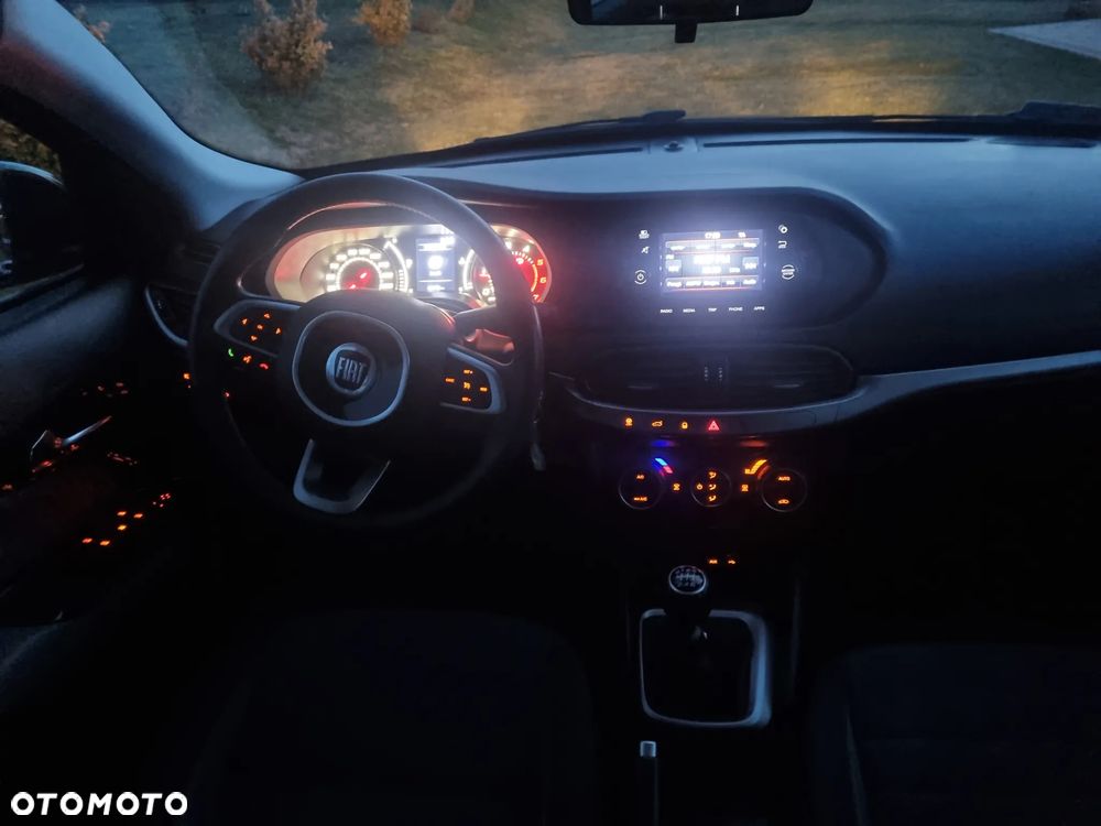 Fiat Tipo 1.6 MultiJet Lounge - 24