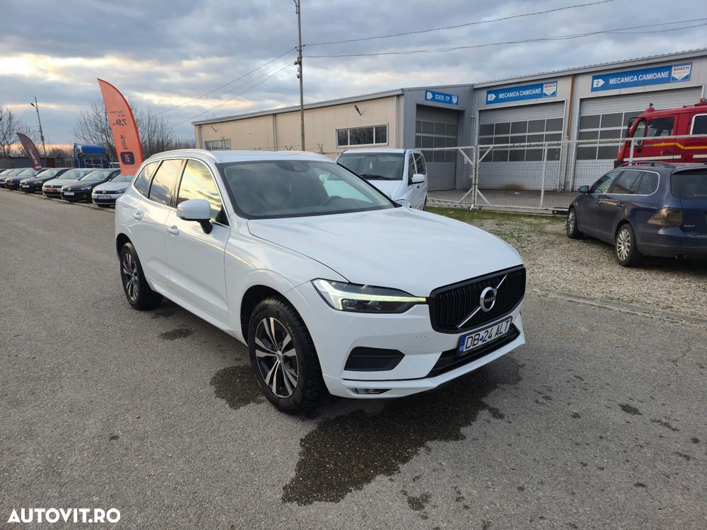 Volvo XC 60 B4 MHEV AT8 FWD Momentum - 2