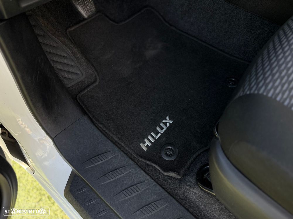 Toyota Hilux 2.4 D-4D 4WD CE CH - 18