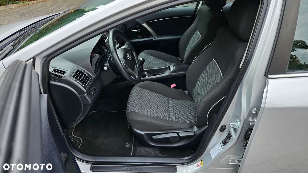Toyota Avensis 1.6 Comfort - 16