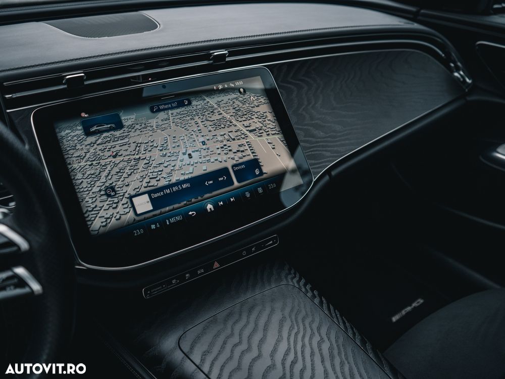 Mercedes-Benz E 300 4MATIC Aut. - 23