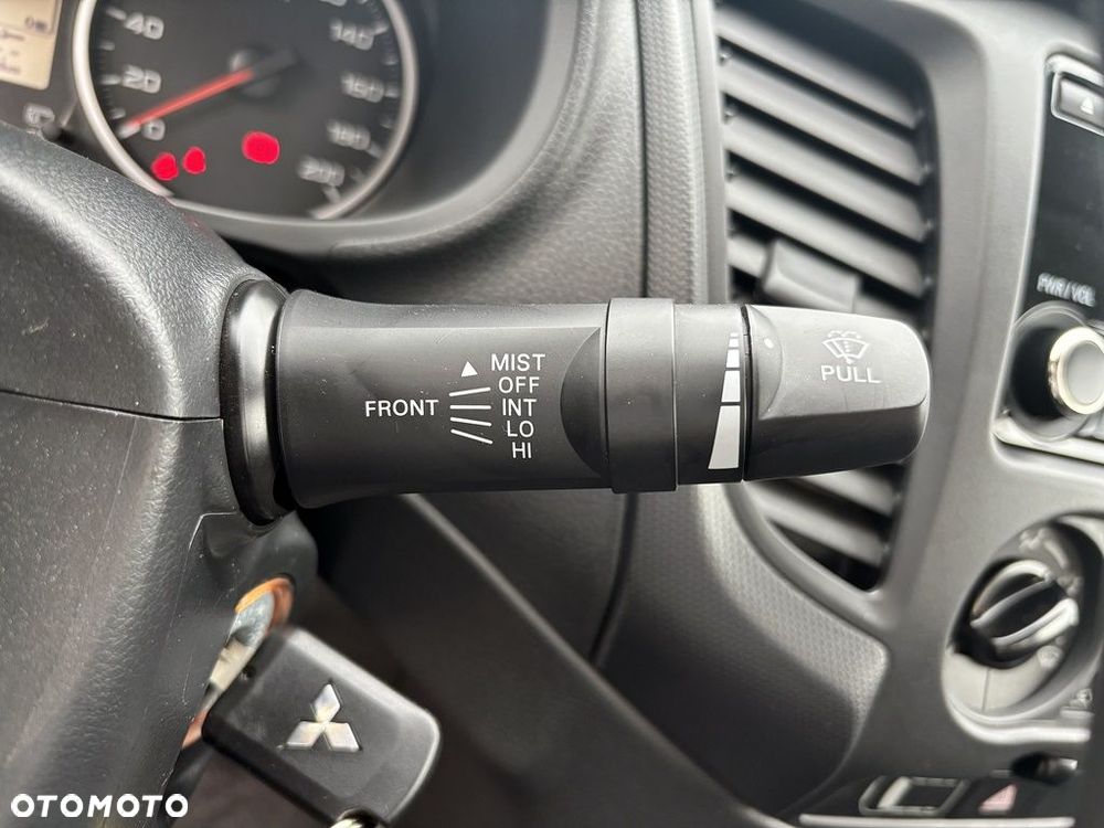 Mitsubishi L200 2.4 d DC Invite - 11