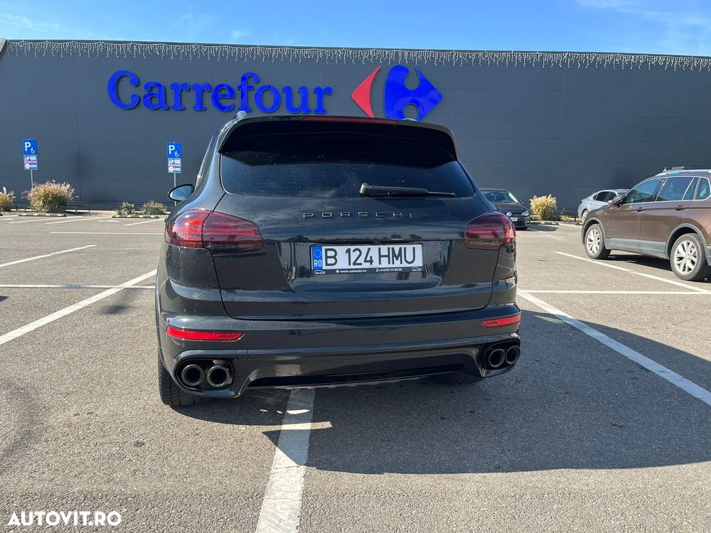 Porsche Cayenne - 4