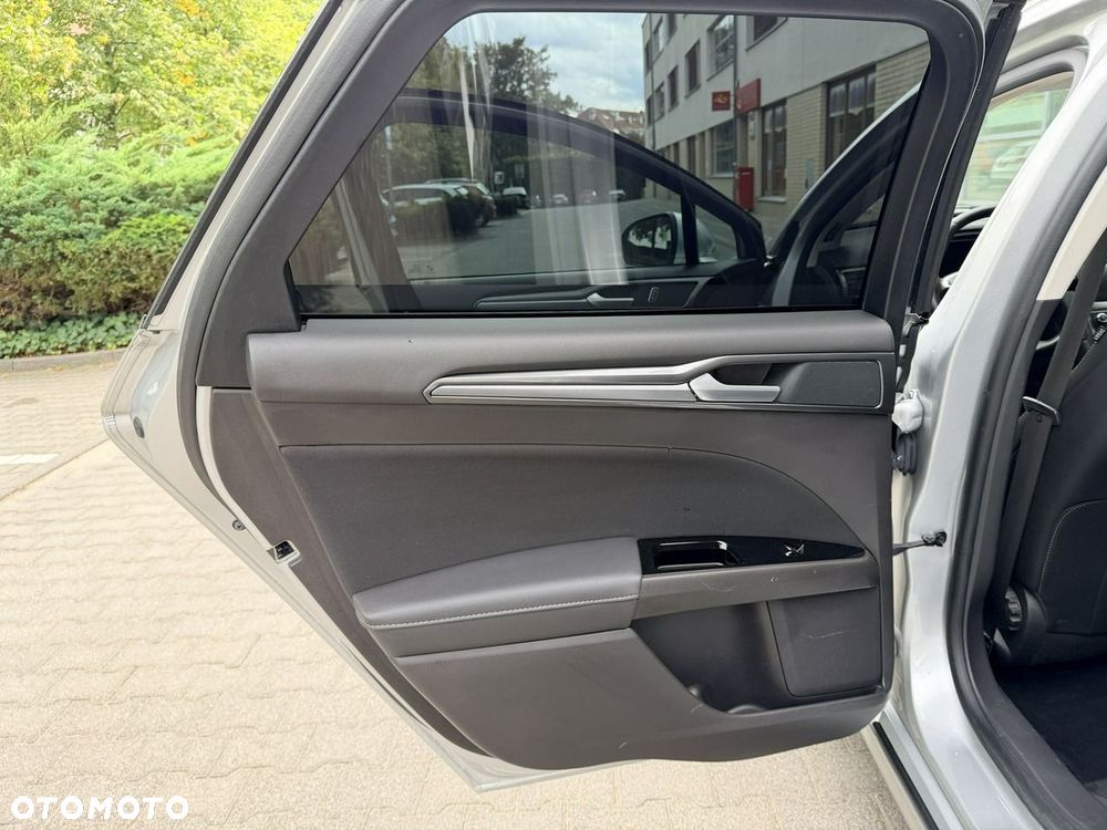 Ford Mondeo - 22