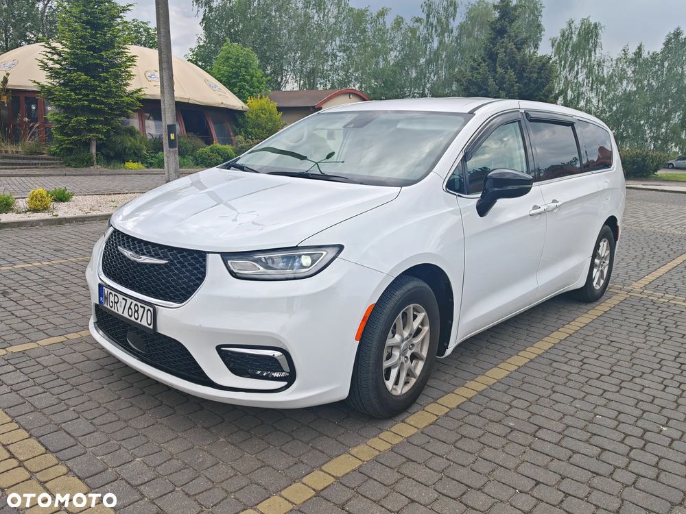 Chrysler Pacifica - 17