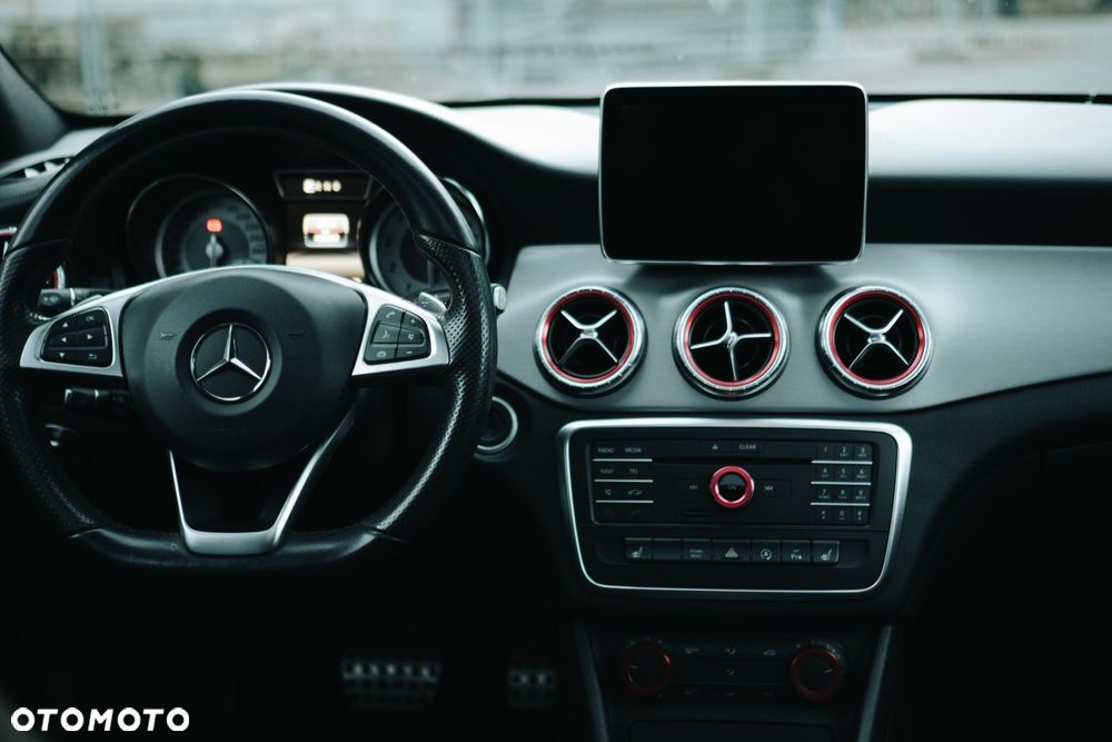 Mercedes-Benz CLA 200 7G-DCT AMG Line - 14