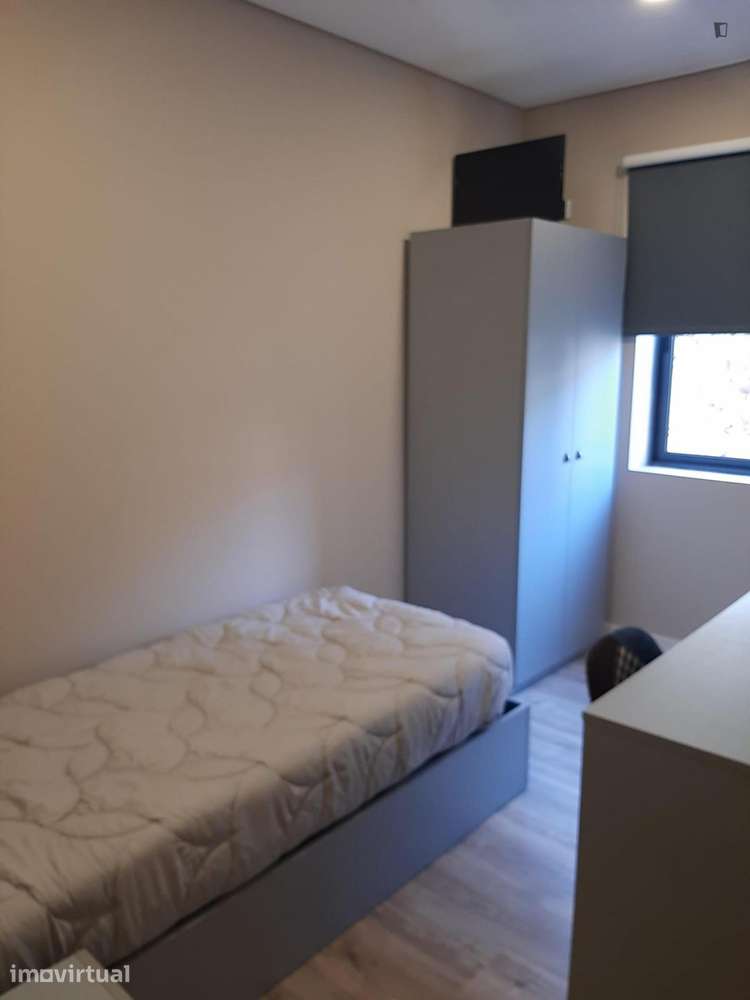 Quarto - localizado em Campanhã Porto - Grande imagem: 2/6