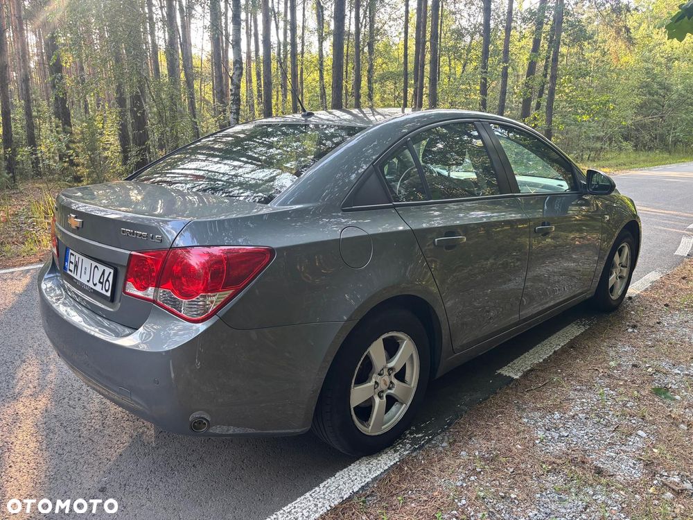 Chevrolet Cruze 1.6 LS+ - 9