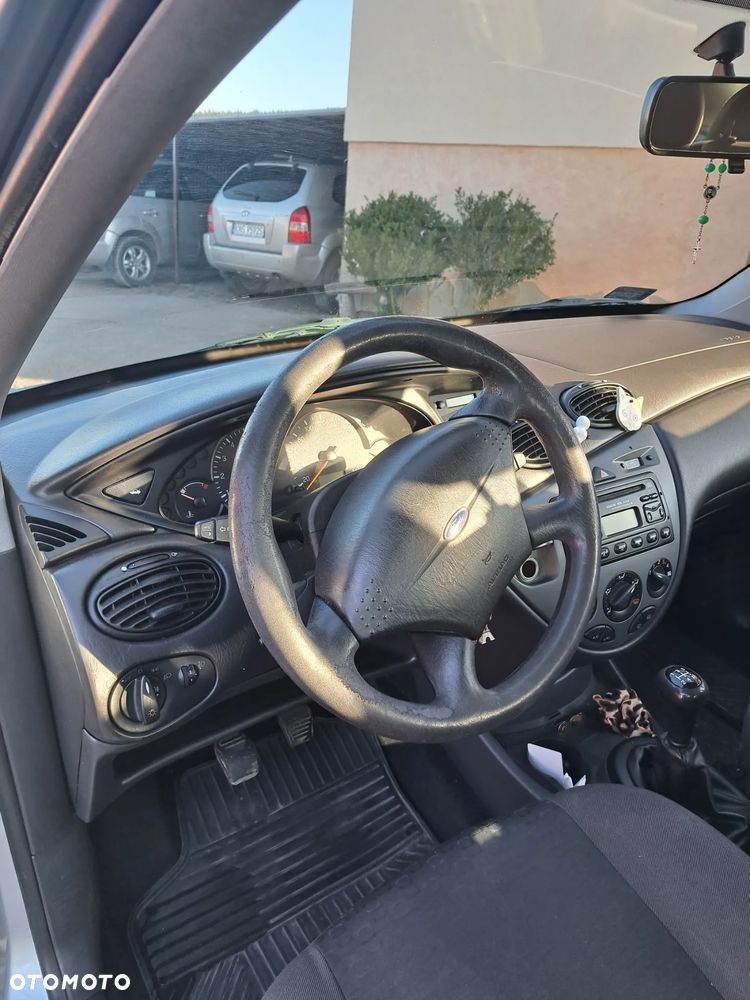 Ford Focus 1.4 Comfort - 16