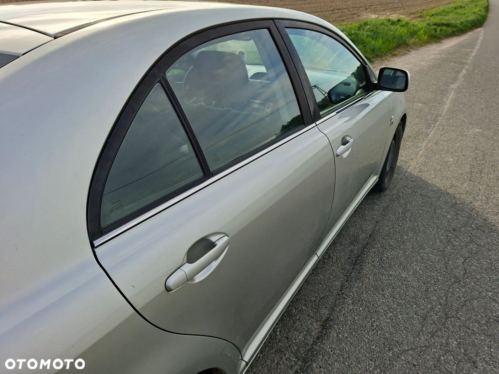 Toyota Avensis 1.8 VVT-i Luna - 2