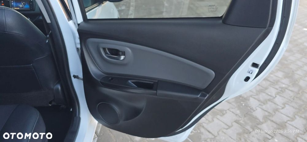 Toyota Yaris 1.5 VVT-i Lounge - 20