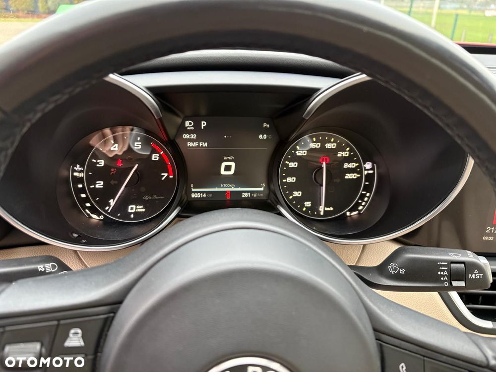 Alfa Romeo Giulia 2.0 Turbo 16V AT8-Q4 Ti - 16