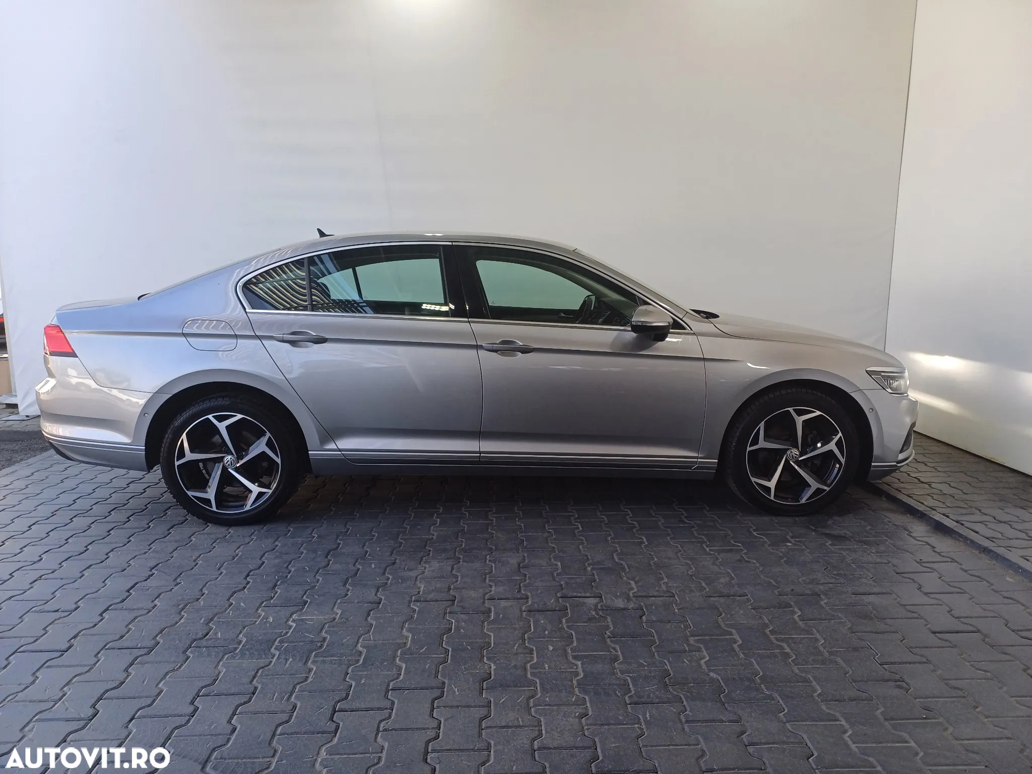 Volkswagen Passat 2.0 TDI DSG Comfortline - 39