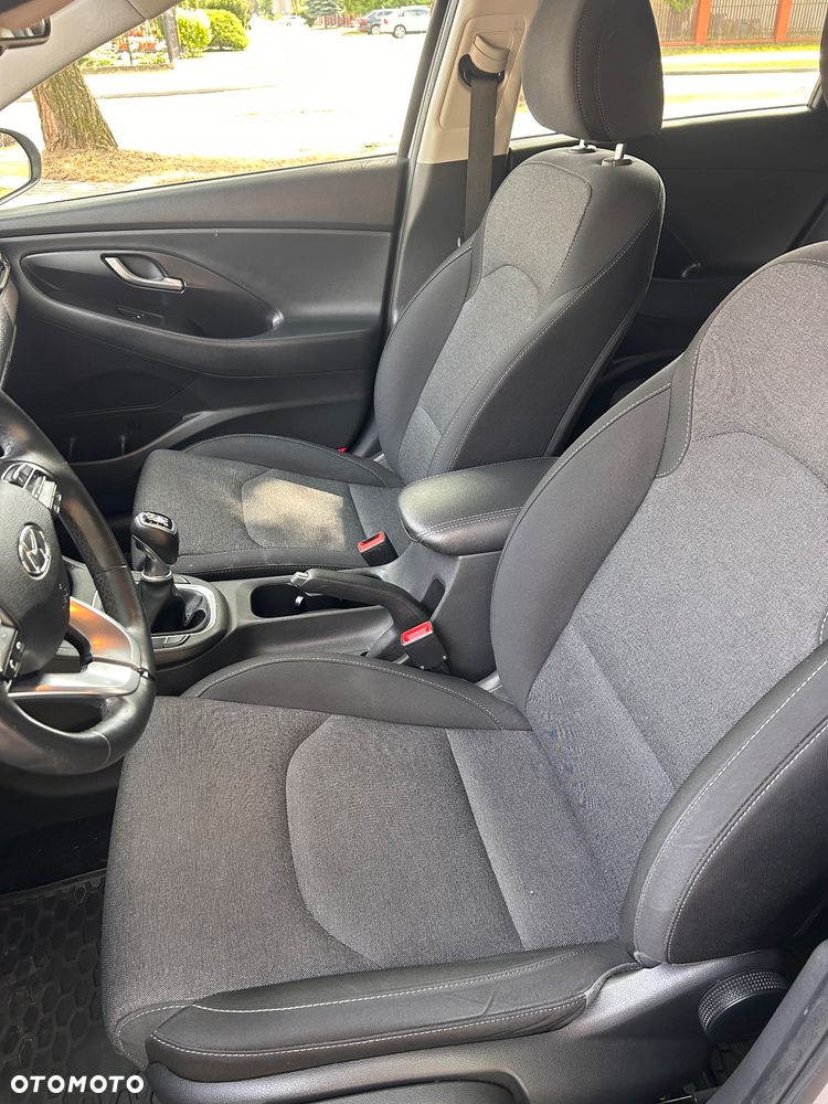 Hyundai i30 1.6 D Comfort - 27