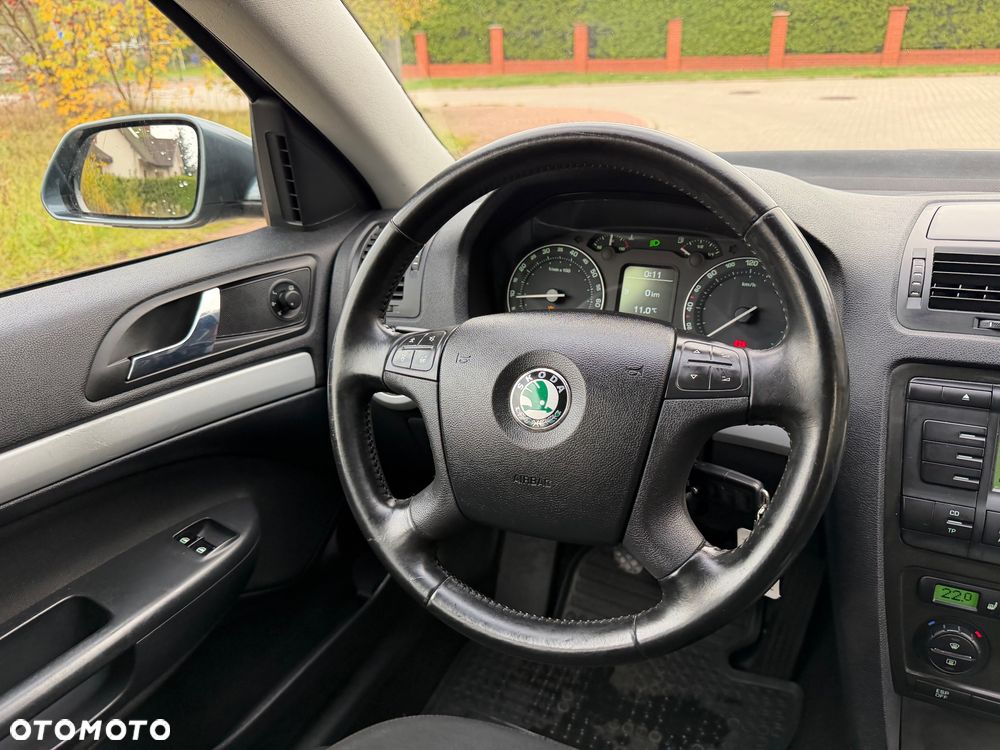 Skoda Octavia 1.6 Combi Ambiente - 28