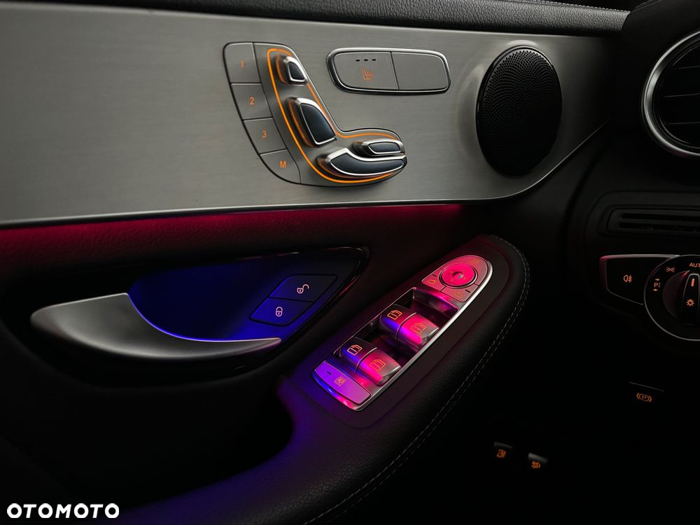 Mercedes-Benz GLC 300 e 4Matic 9G-TRONIC AMG Line - 37